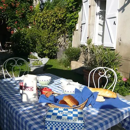 Chambres D'hotes Maison Cadet Bed & Breakfast 3*